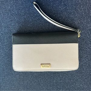Kate Spade New York wristlet wallet